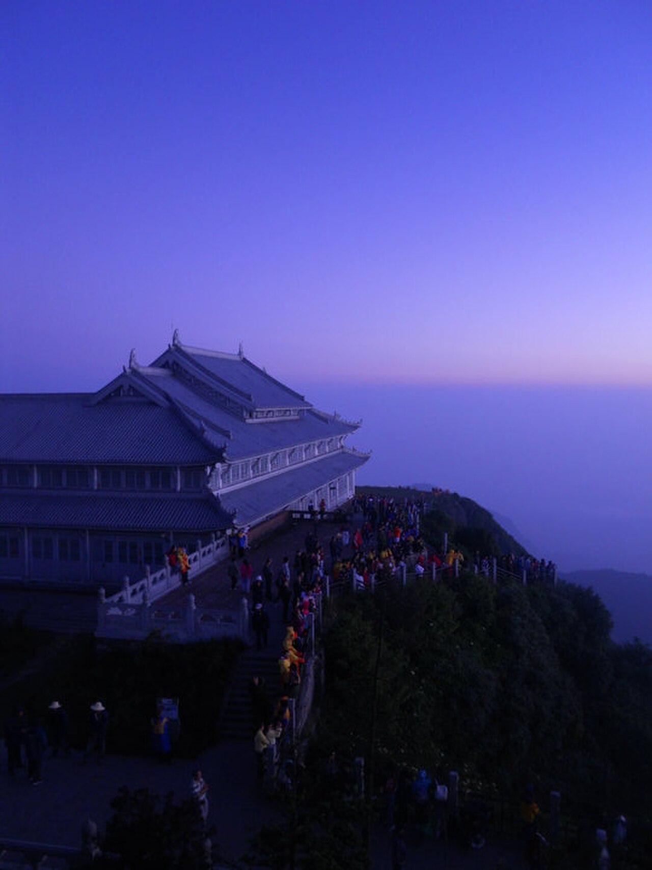 峨眉山金顶十方普贤像
